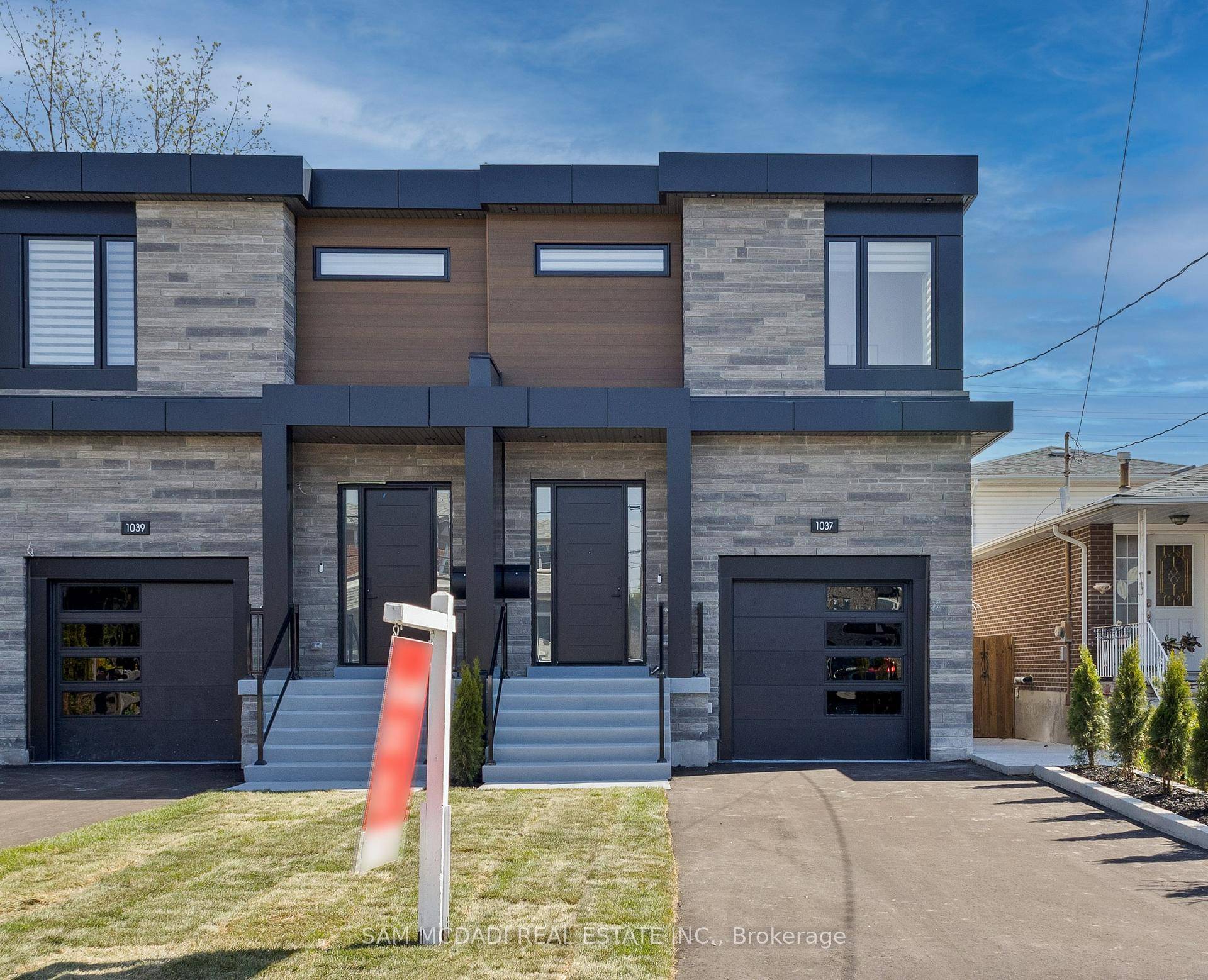 Welcome to sophisticated living at 1037 Caven St, in the vibrant ever evolving Lakeview neighbourhood.