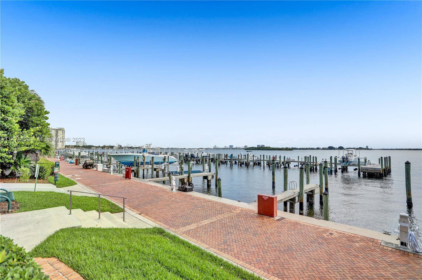 Beautiful centrally located 2 bedroom 2 bath awaiting for it's new owner.