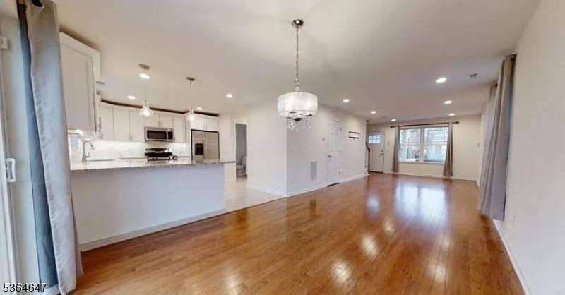 Move in Ready, Built in 2016.