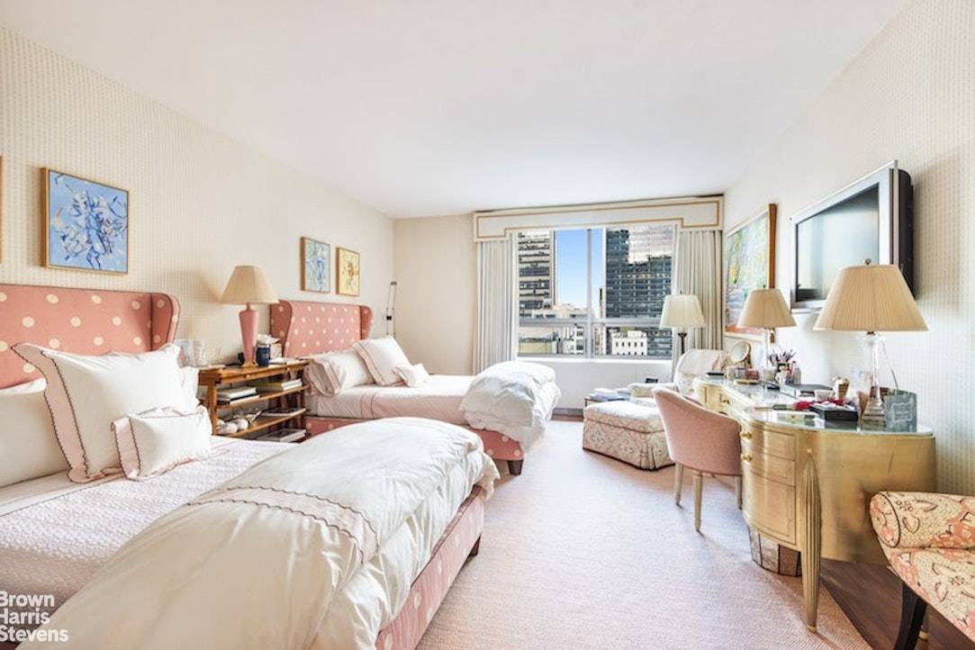 The Magic of Midtown Discover the epitome of luxury living with this exceptionally spacious one bedroom apartment, nestled in the Museum Tower next to the world renowned Museum of Modern ...