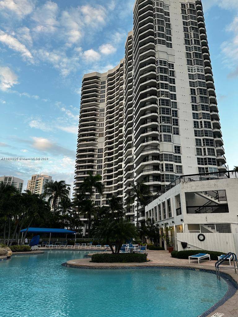 EXPECTACULAR INTRACOASTAL AND OCEAN VIEWS FROM HIS LARGE OBE BED, 1.