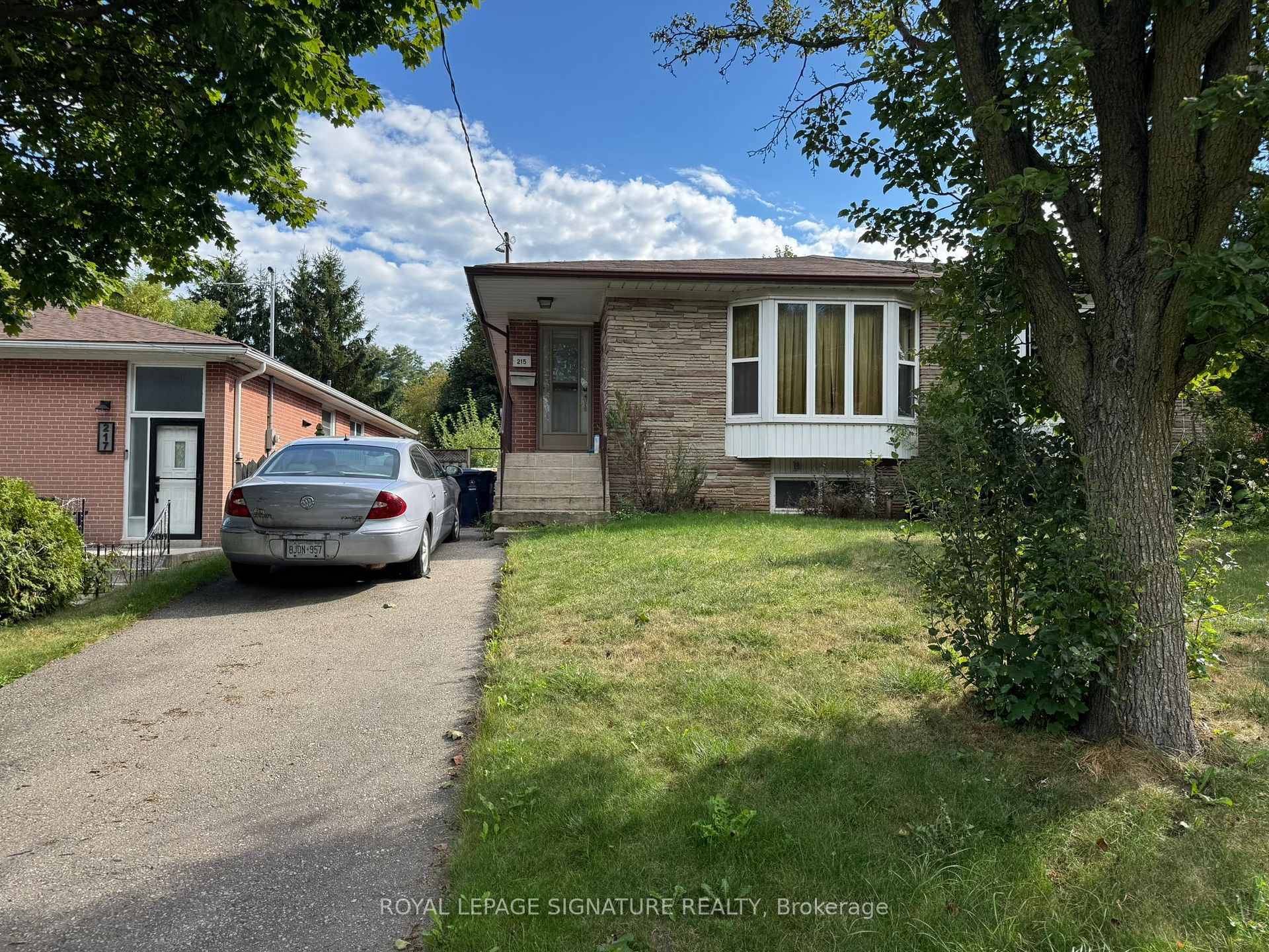 Welcome to 215 Woodsworth Rd in the prestigious St.