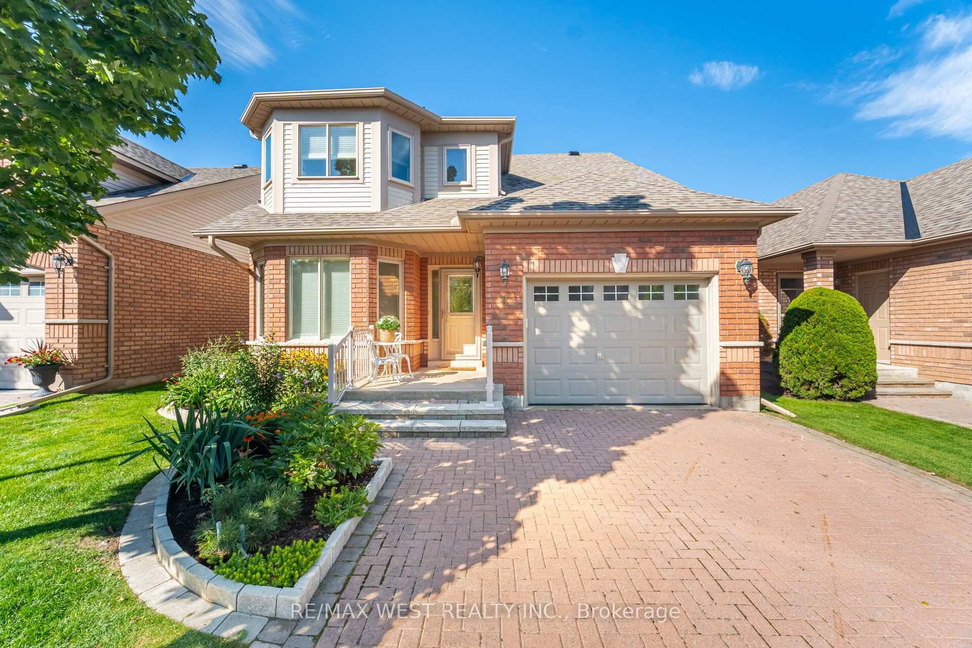 Welcome to 8 Via Amici. Stunning fully renovated bungaloft in Briar Hill.