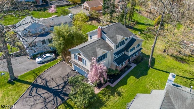 Looking for a perfect Lake House ?