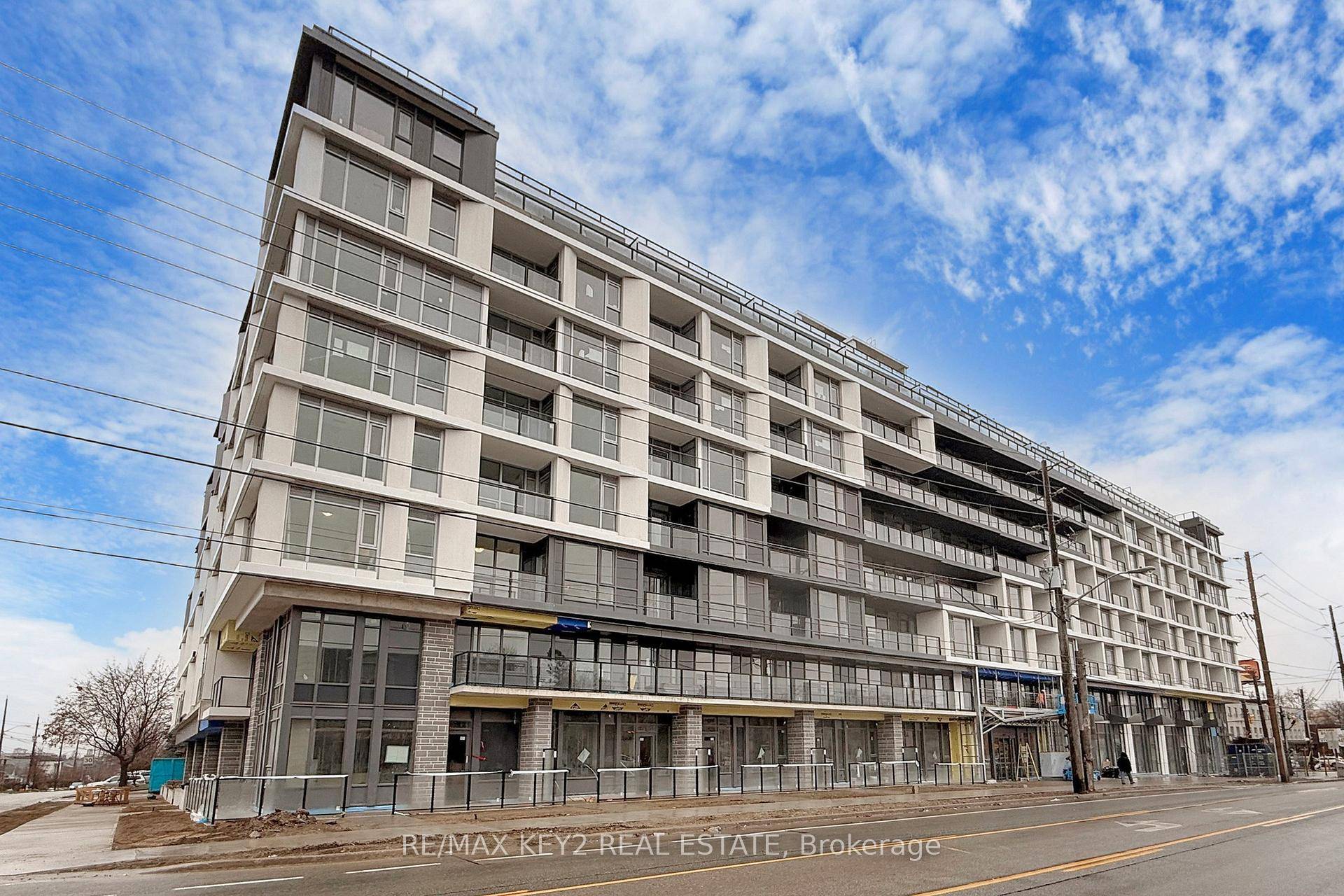 Experience contemporary living at its finest in this stylish 1 1 bedroom, 2 bathroom condo in the desirable Yorkdale Glen Park neighborhood.