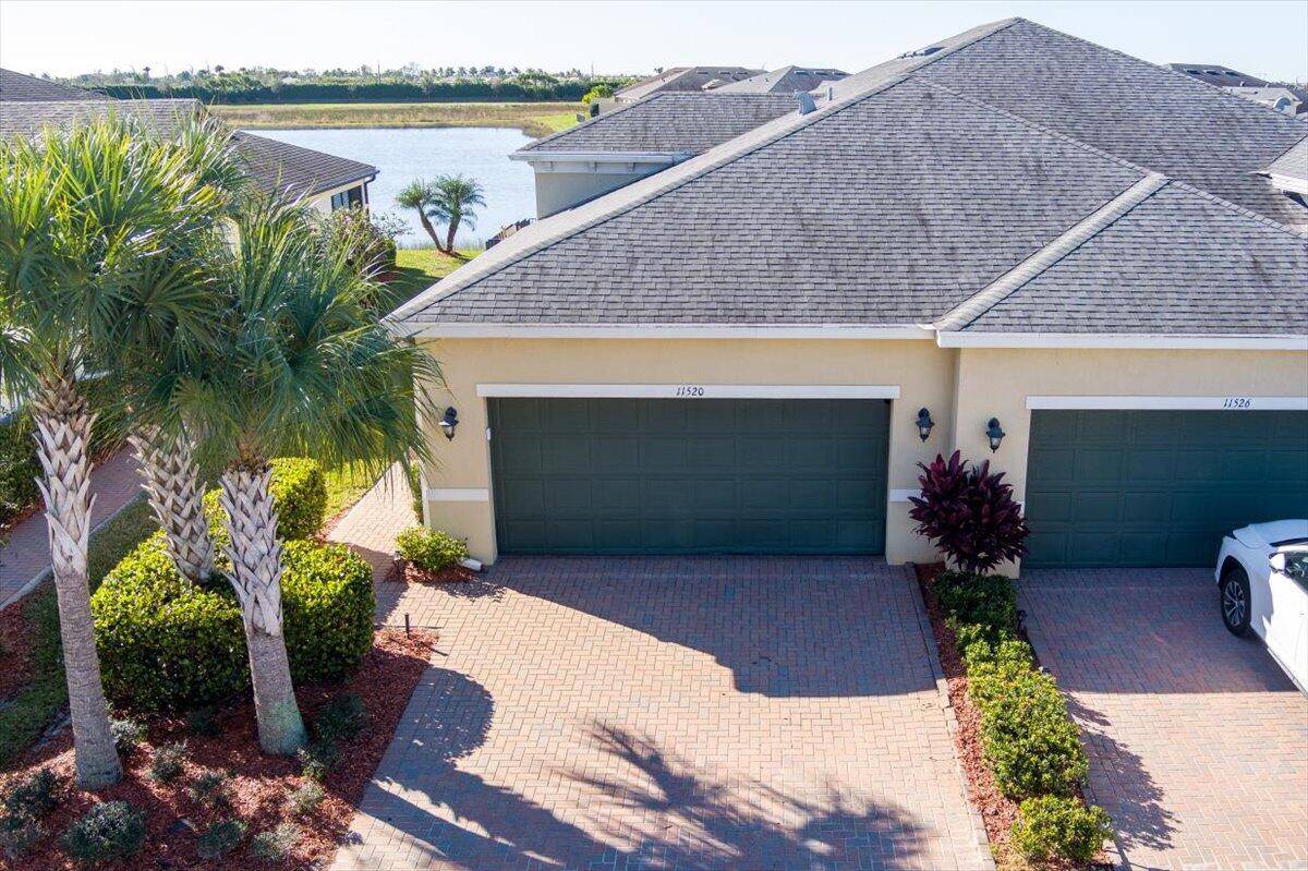 Lovely, Waterfront 2 2 2 Villa In Desirable 55 Lake Park Tradition.
