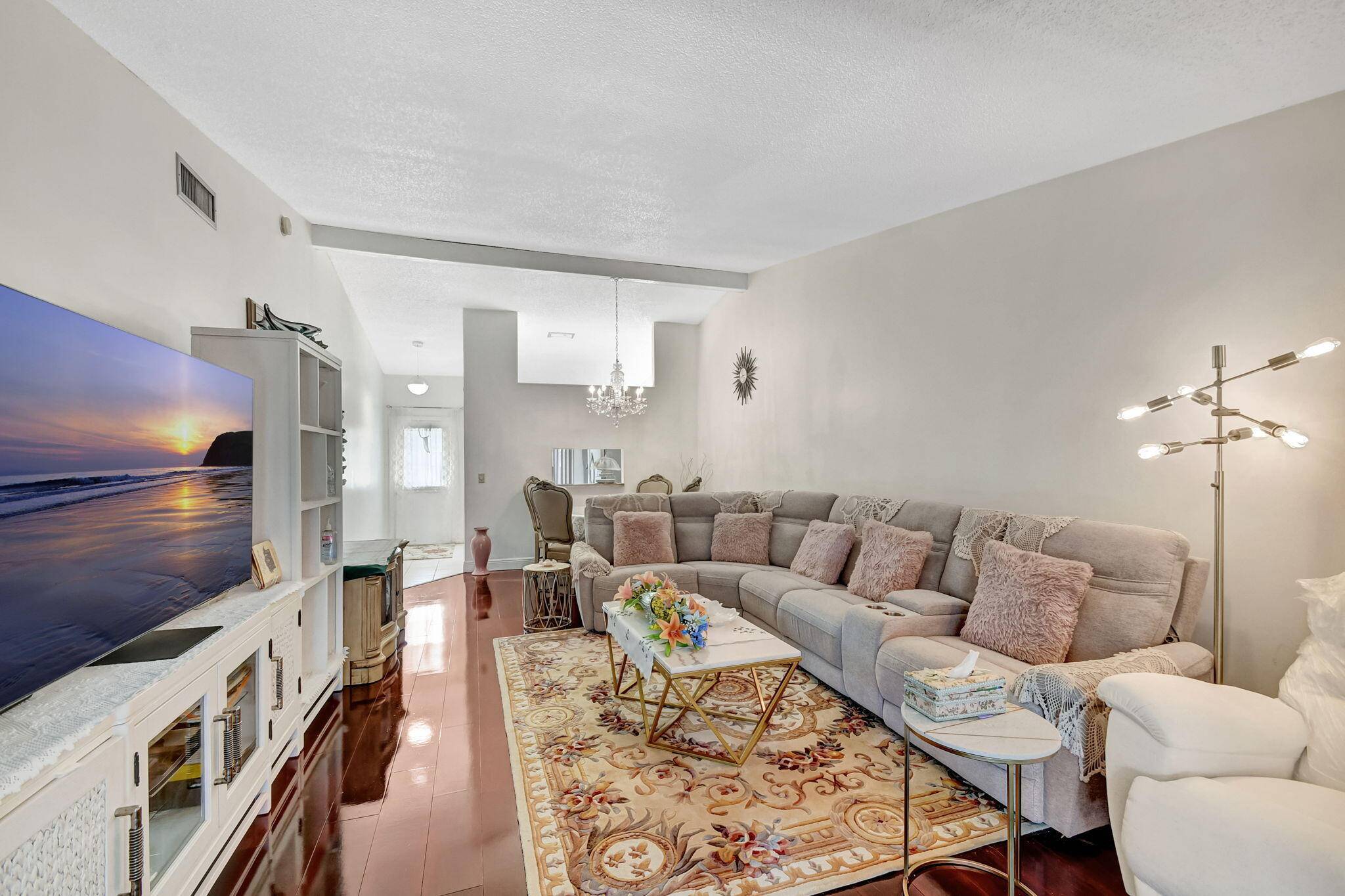 Discover this beautiful and bright 2 bedroom, 2 bathroom villa situated in a welcoming all age gated community.