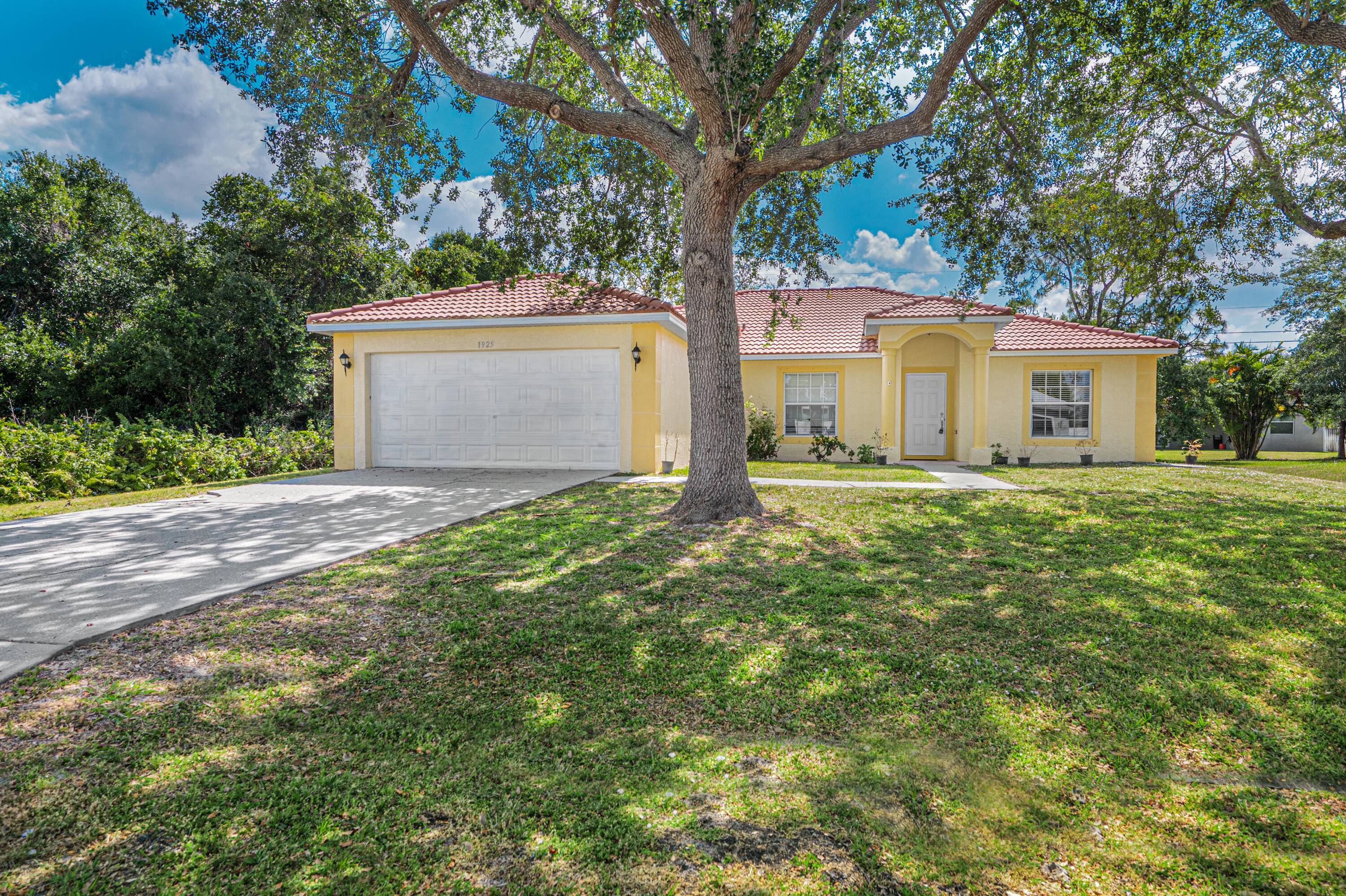 For Sale Stunning 4 Bedroom Home in a Prime Location !