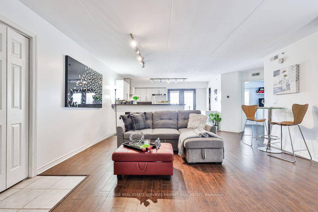 Welcome to your future home in the desirable Wedgewood complex !