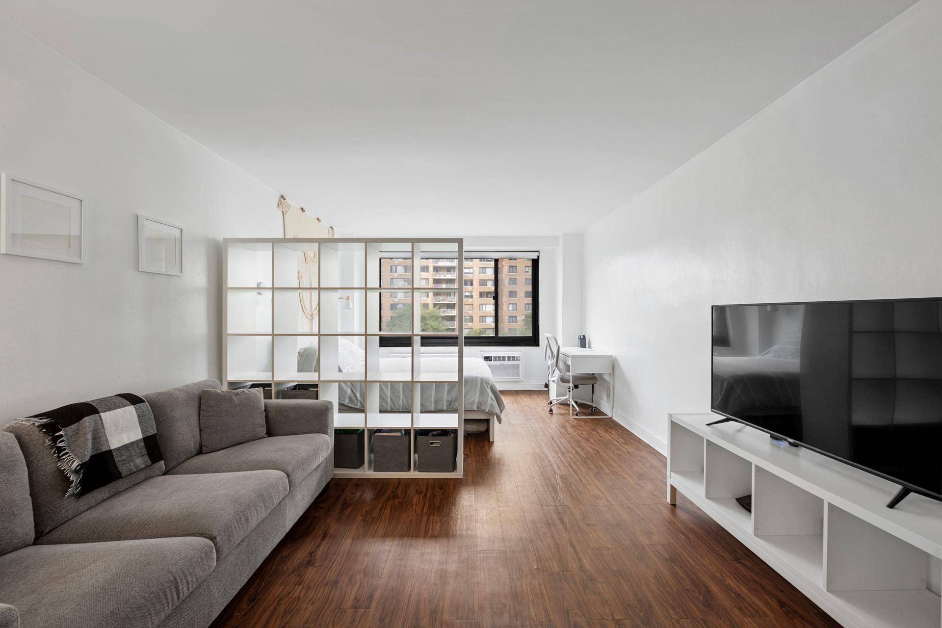 This large studio offers smart use of space with a dedicated office or dining nook that adapts to your needs ideal for working from home, creating a separate dining area, ...