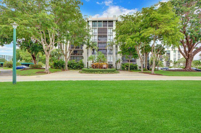 Enjoy tranquil golf course vistas from all angles exquisite resort amenities of the luxury country club lifestyle that this completely renovated 4th floor 2 Bedroom 2 Bath condo has to ...