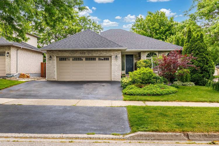 Welcome to this warm and inviting family home situated on a beautiful corner lot in the highly sought after Pinedale neighbourhood of southeast Burlington.