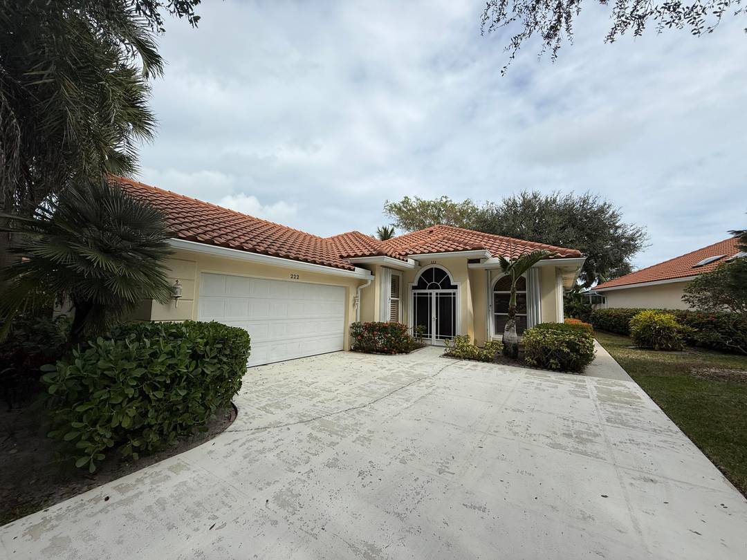 Well priced Palm Beach Gardens Seasonal Rental available January 1st, 2026.
