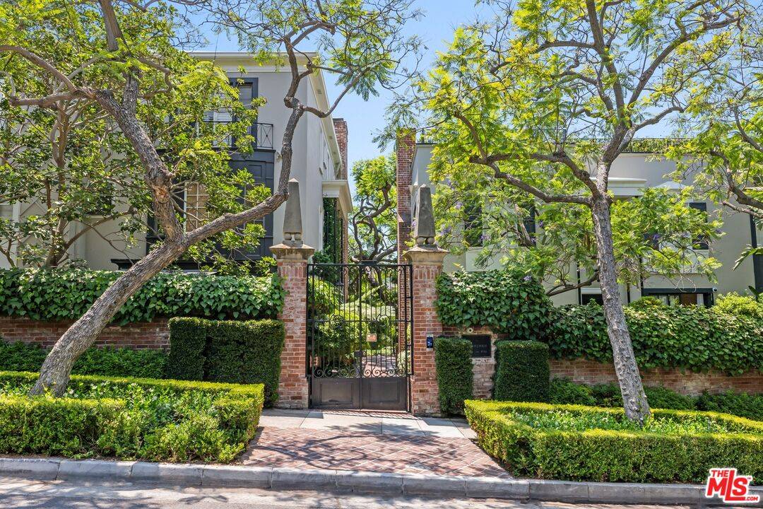8724   Shoreham Dr 2BR Sunset Strip La