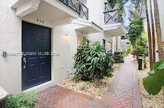 Welcome to your dream TownHome in Fort Lauderdale !