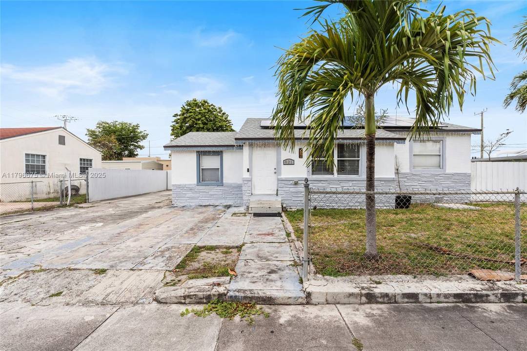 Discover an exceptional income producing opportunity at this charming property located in Hialeah.