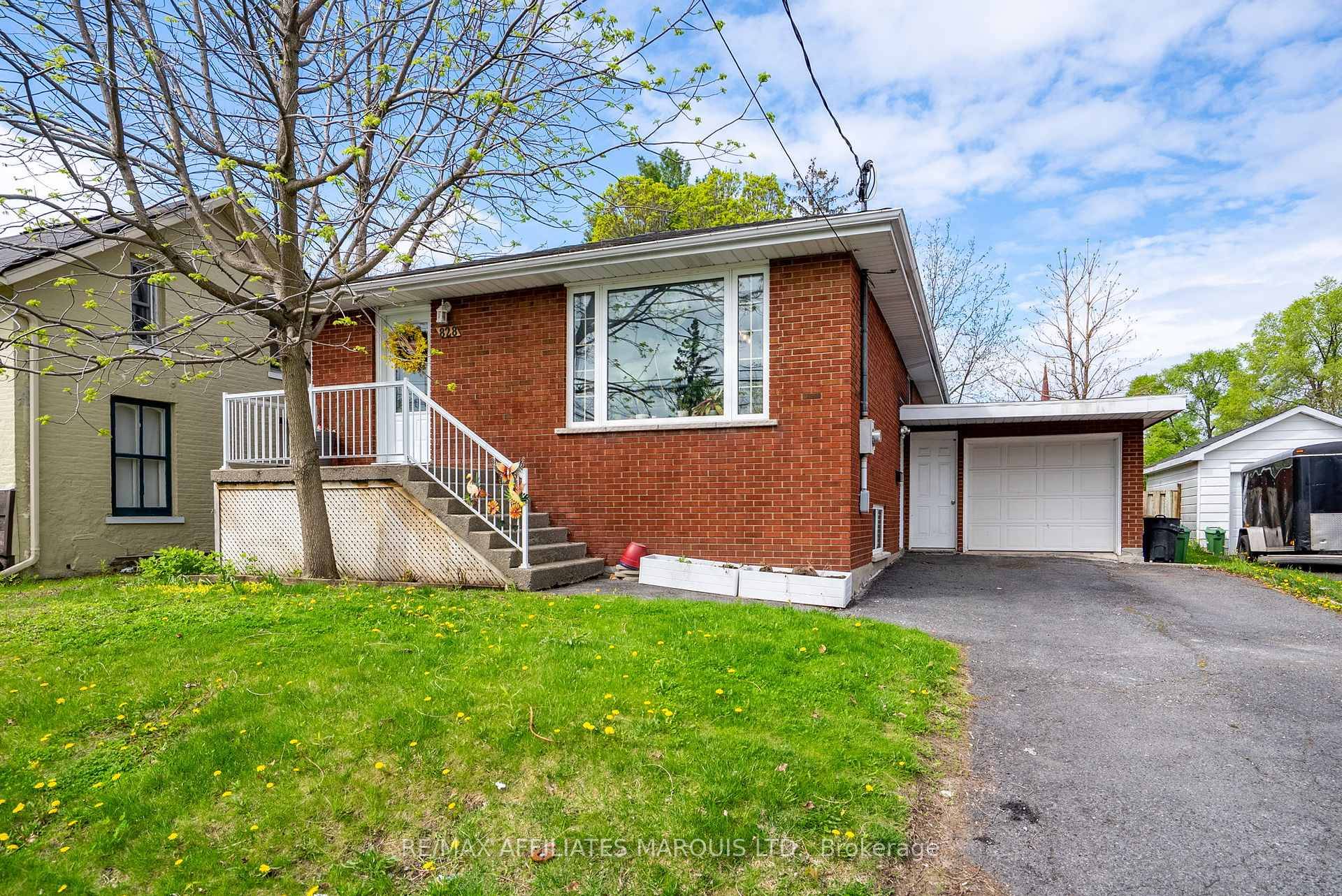 Located at 828 Augustus Street in Cornwall, this well maintained home offers 3 1 bedrooms and 1.