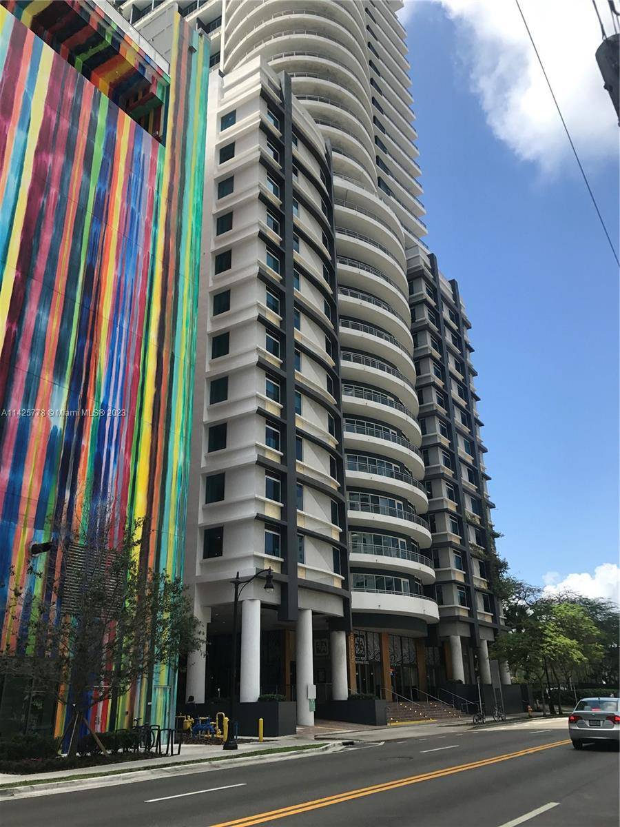 Beautiful 1 Bed 1 Bath open floor with amazing water city views.