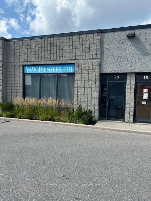 Desired Condo Complex Convenient Location Easy Access to the Hwy 404 amp ; Amenities Van Truck Level Roll Up Insulated Shipping Door New Furnace, Instant Hot Water