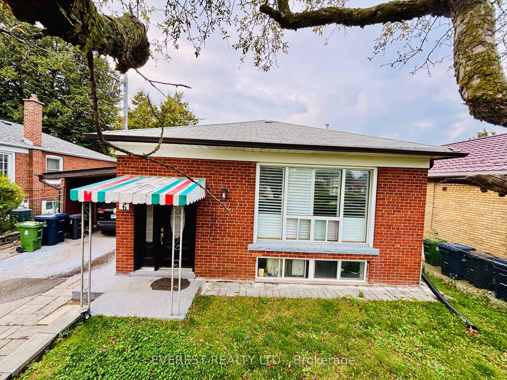 A Rare Gem in the Heart of Scarborough !