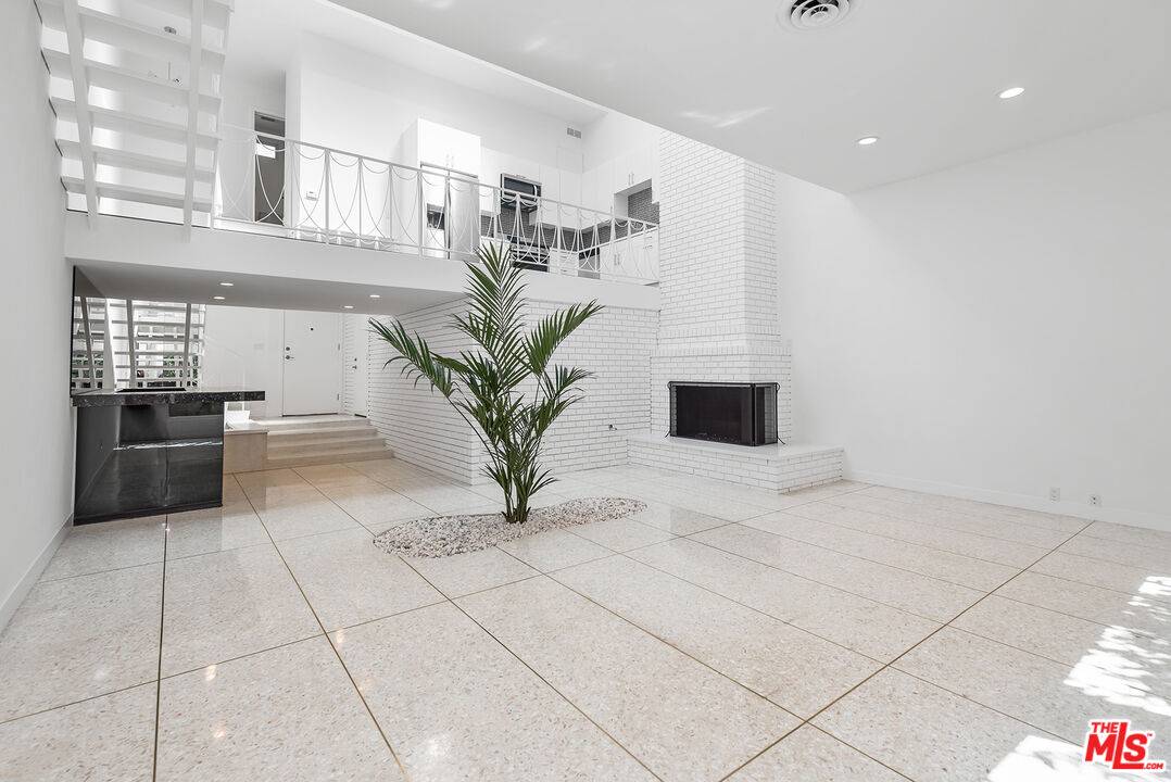 764 N DOHENY DR 2BR Sunset Strip La