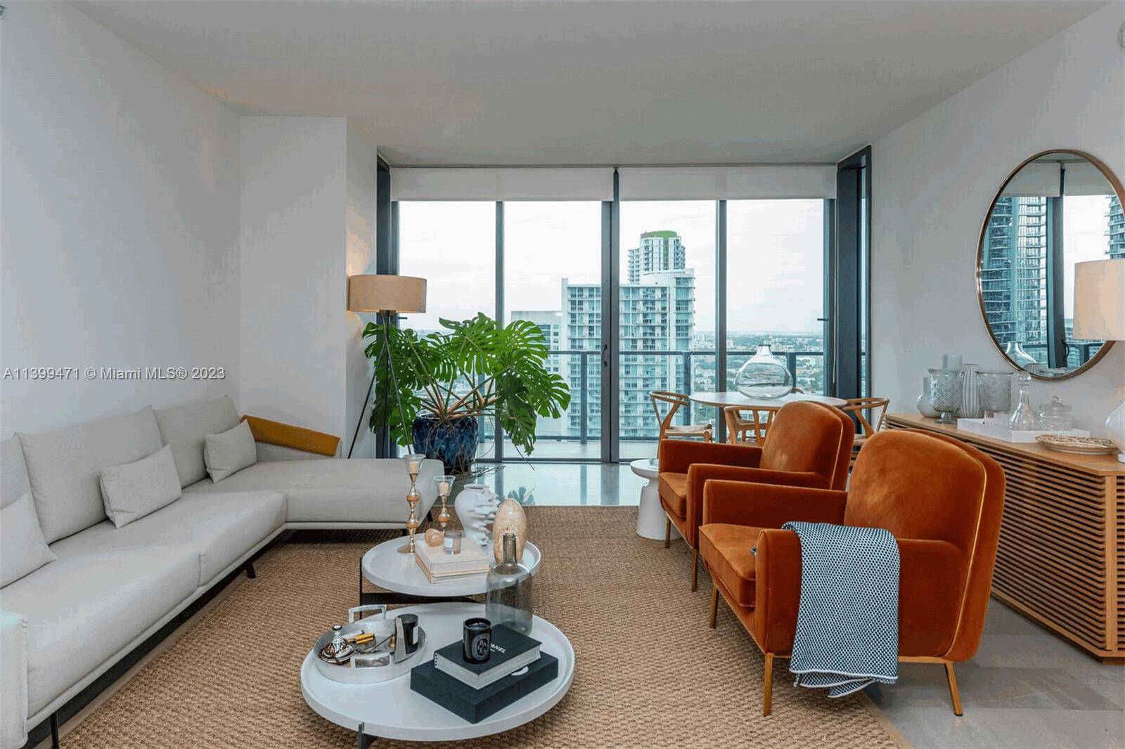 Luxury living in the vibrant Brickell neighborhood !