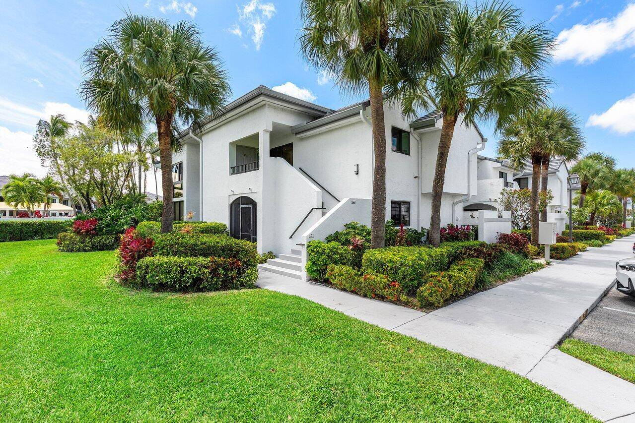 Renovated Condo with Golf Resort Amenities in Gleneagles Country Club, Delray Beach.