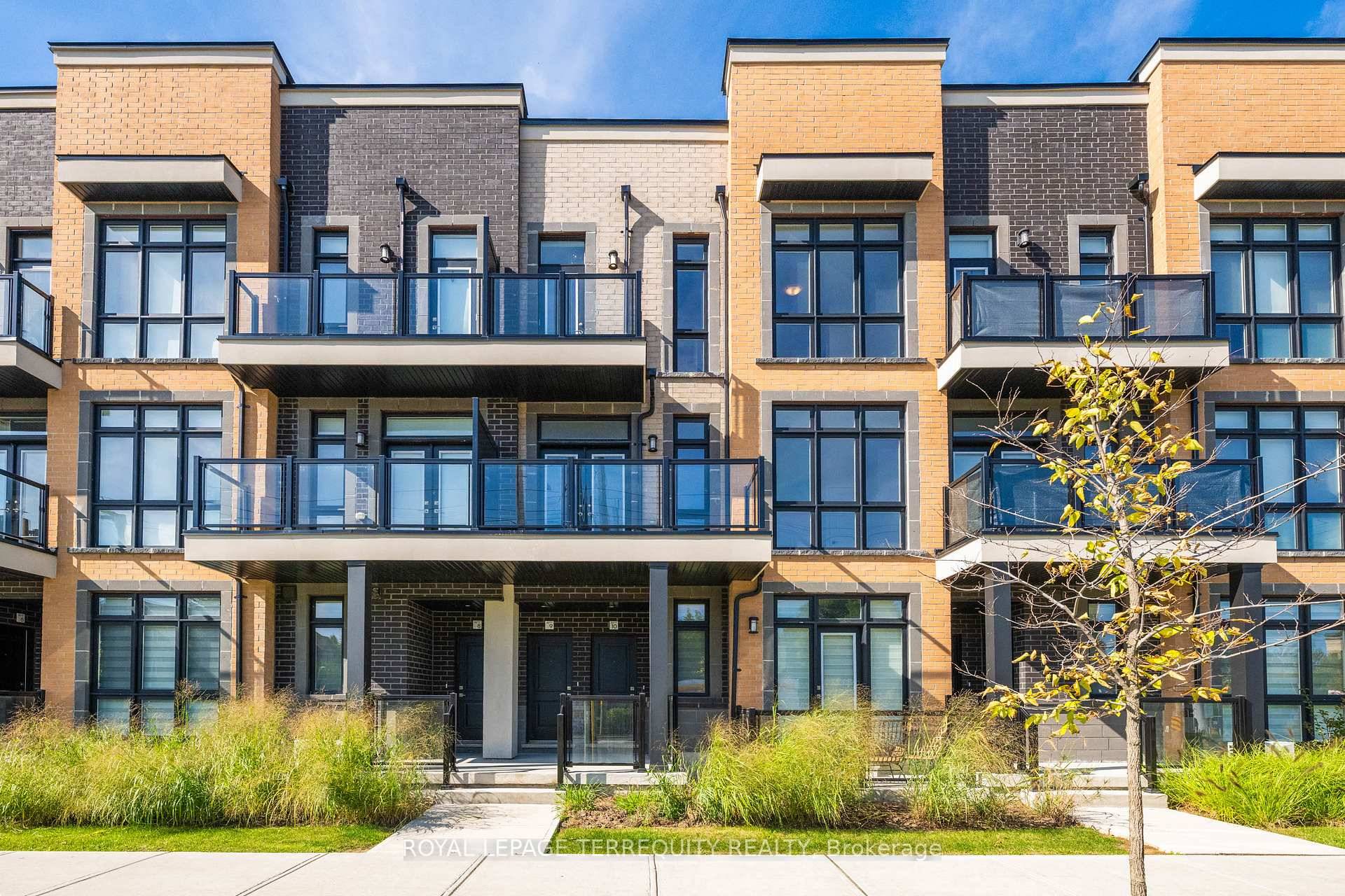Stunning 2 yr New Condo Townhouse in the Highly desirable Oak ridges Community of Richmond Hill.