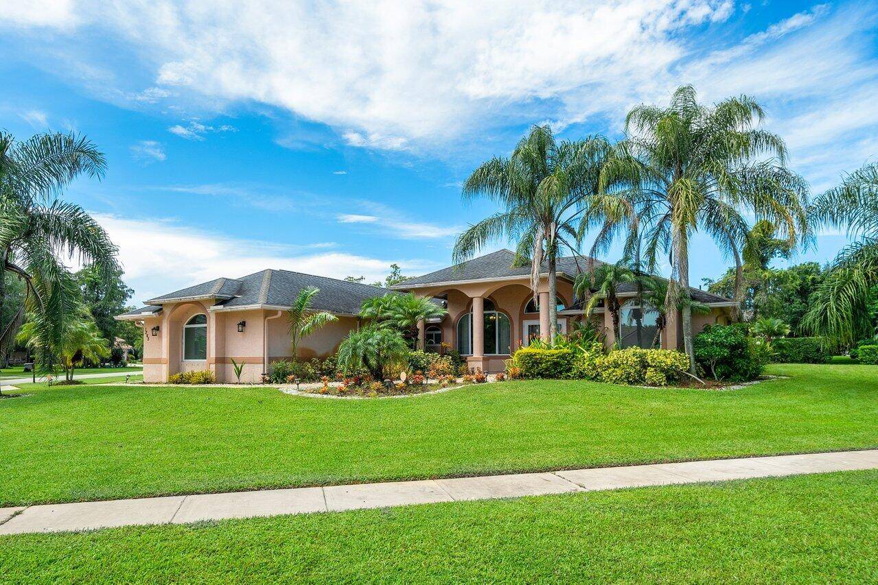 Located in the epicenter of Wellington, near the WEF, World Equestrian Facility, this home offers an open split floor plan, Pool, Sauna, Spas and a grand gourmet kitchen.