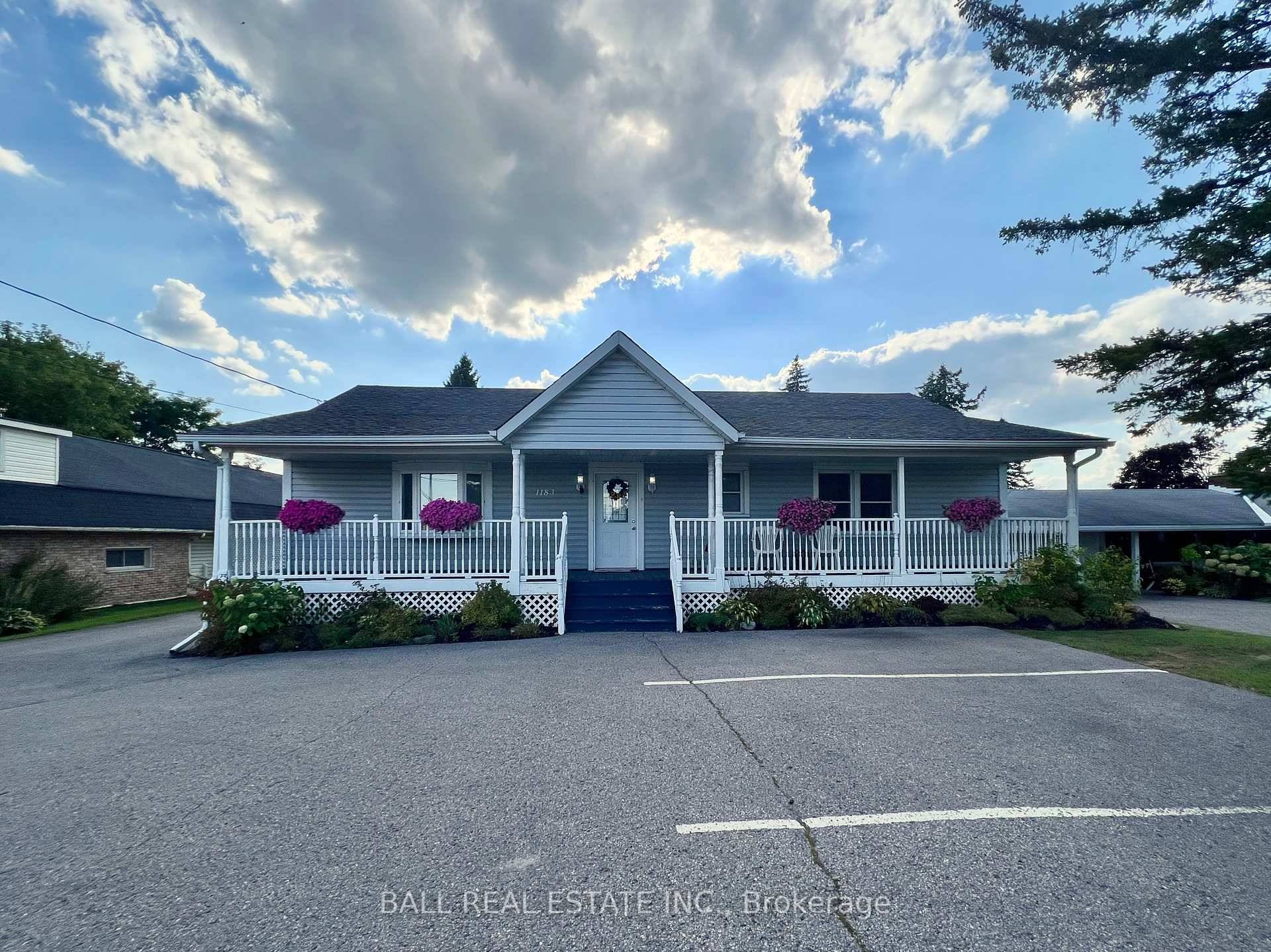 Prime location ! Residential property with potential commercial use, previously loved as Farthing Fine Art amp ; Frame Gallery.