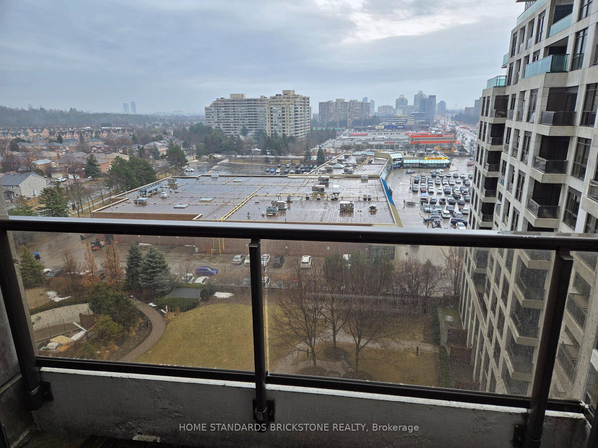 Bright and Unobstructed South City View 1Bed Unit With Separate Den.