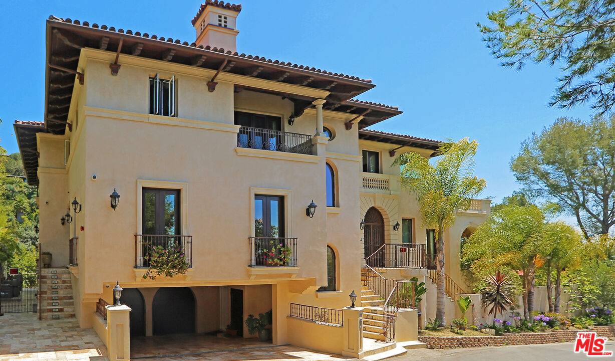 1244  N ANGELO DR Beverly Hills Flats LA