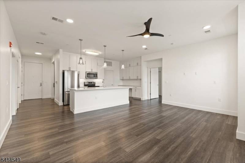 Ideally located in the heart of downtown Berkeley Heights, just 2 blocks from the train station and within walking distance of an array of shopping and restaurants, this 2 bedroom ...