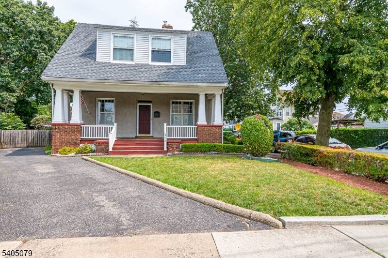 Beautiful 5 bedroom, 2 bath Colonial style corner home located in the desirable Westminster area.