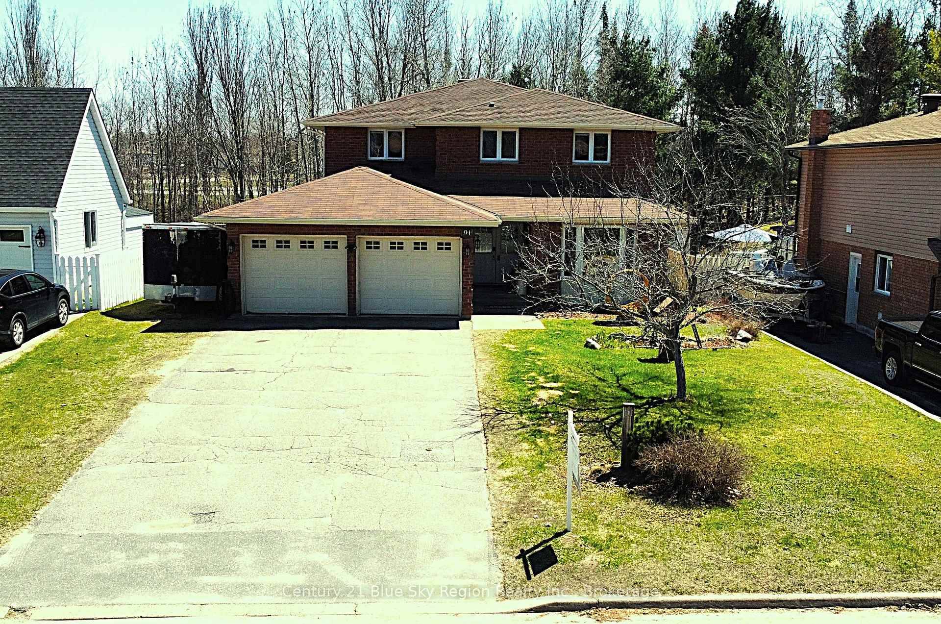 Welcome to this stunning 2 storey 4 bed, 4 bath brick home, boasting nearly 3000 square feet of luxurious living space.