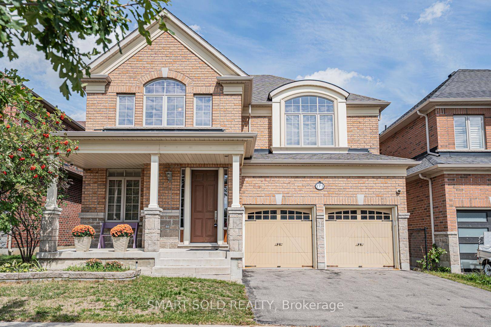 Approx 3000Sqf Stunning Executive Double Garage Detached House Surrounded By Top Public Schools And Private Schools.