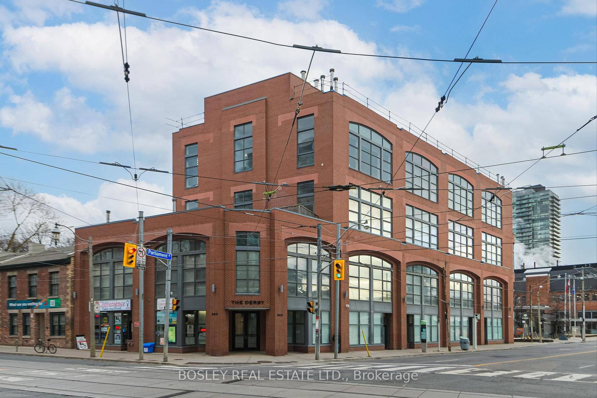 Welcome to 202 393 King St A stylish 2 bedroom, 2 bathroom condo located in the vibrant heart of downtown.