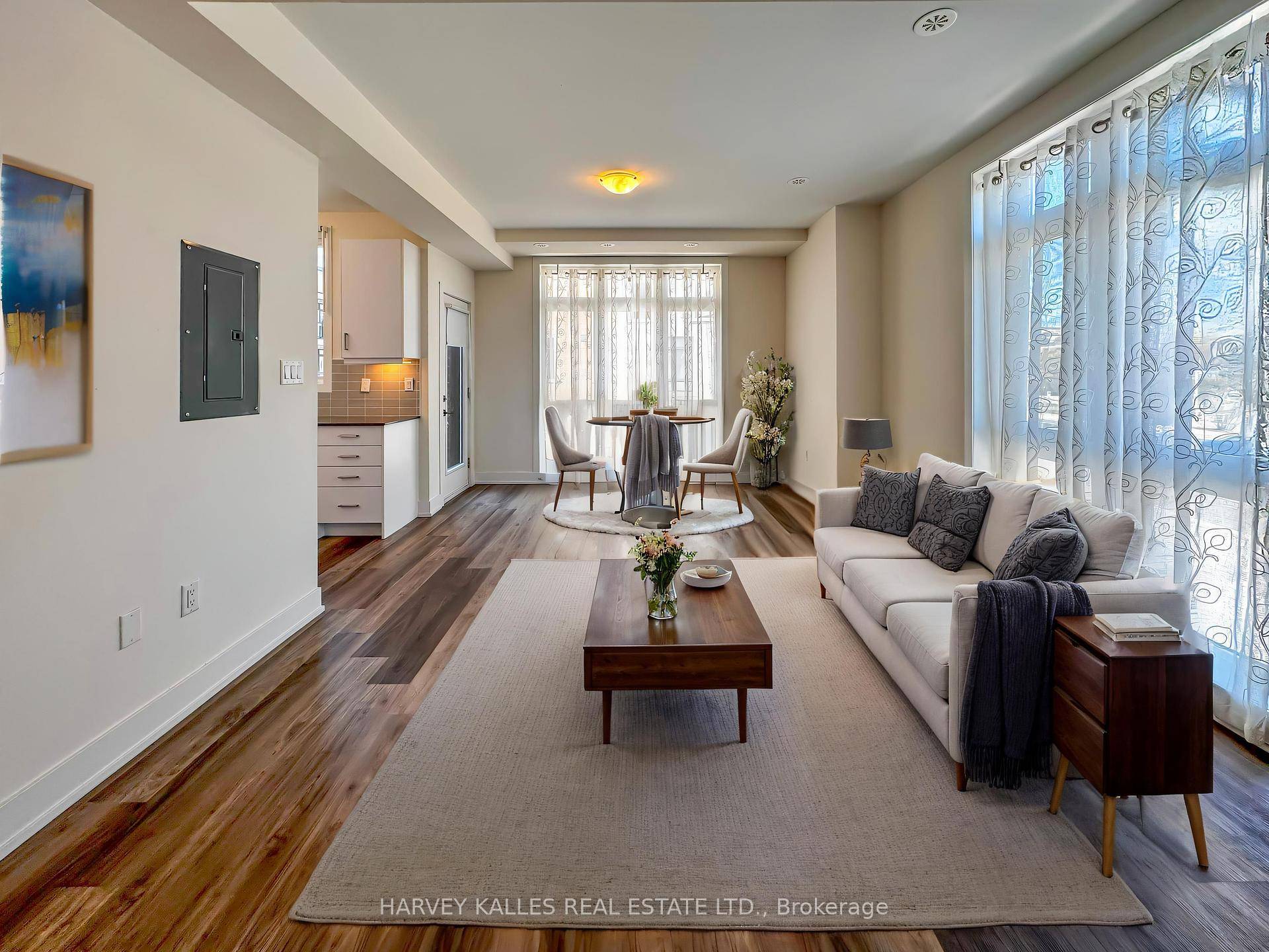 Everything You Need, Right Where You Want It Welcome to 89 Phelps, Richmond Hill Stylish.