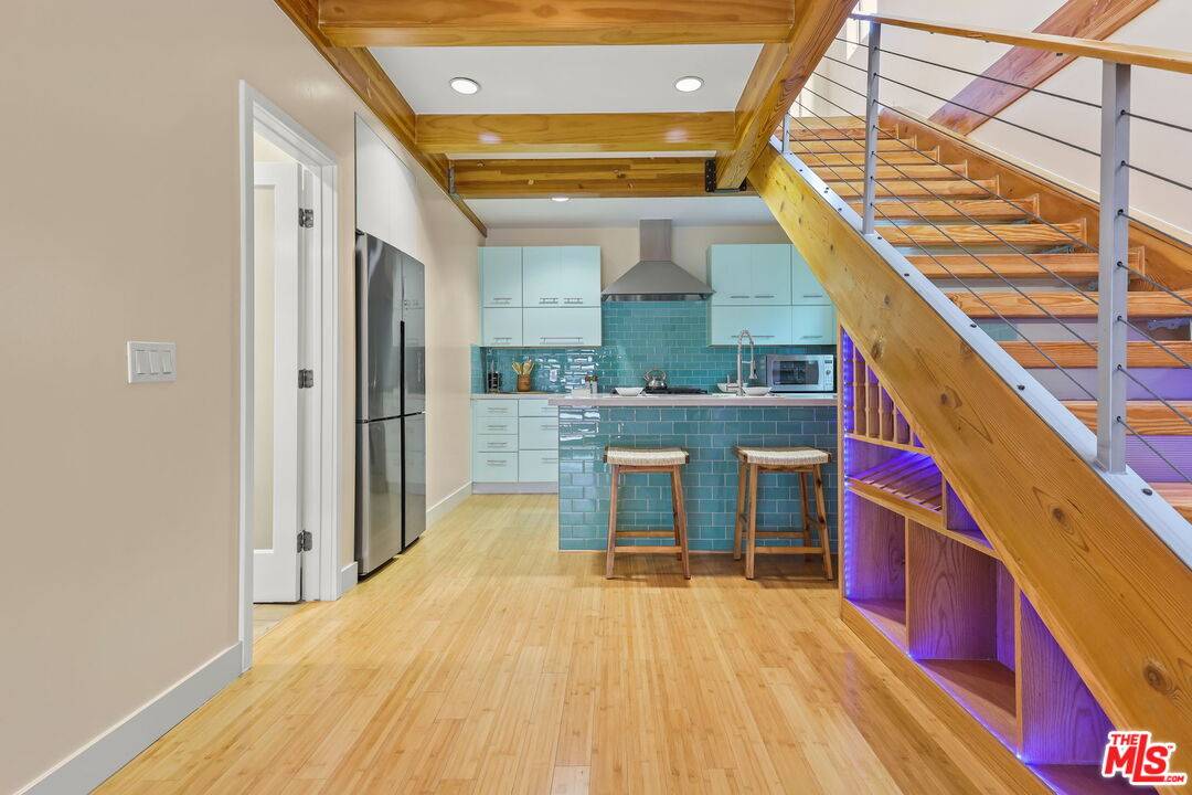 621   Rose Ave 2BR Marina Del Rey La