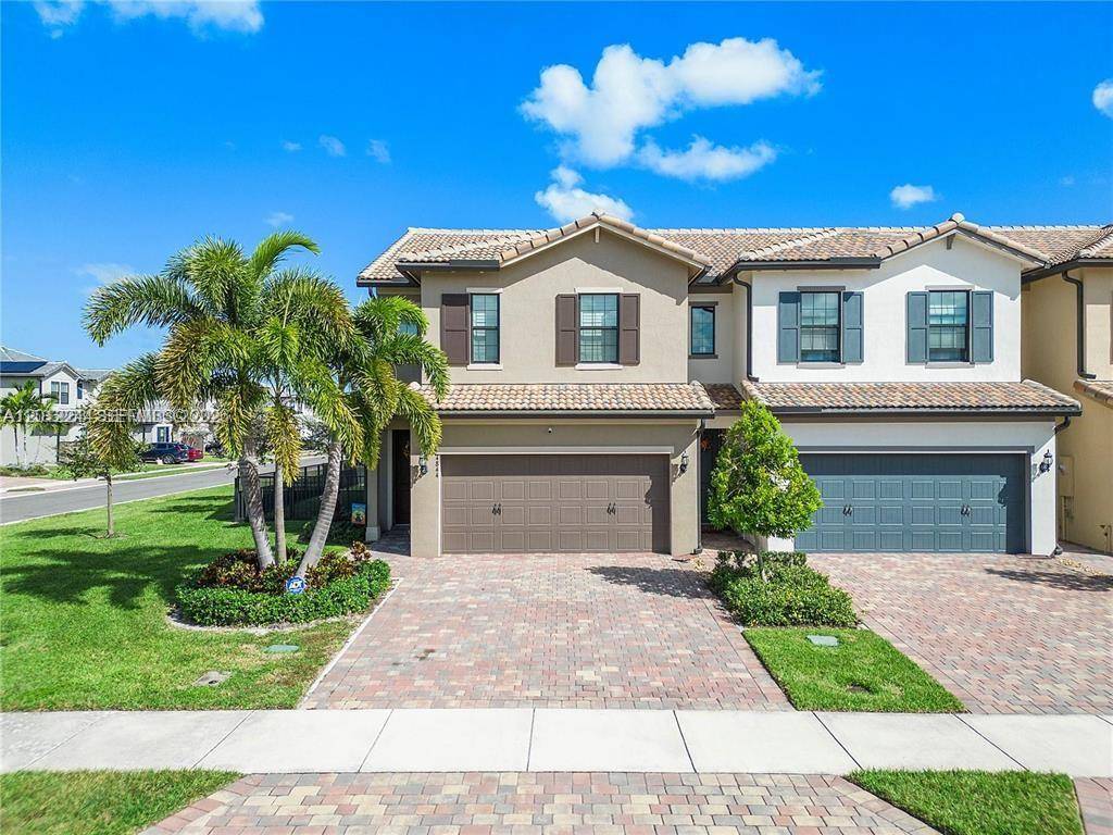 EXCEPTIONAL CORNER Townhouse located in The Fields Community !