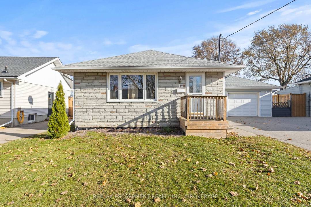 This charming and well maintained main floor unit offers 2 bedrooms, a full bathroom, and in suite laundry, providing comfort and convenience in the heart of downtown Thorold.