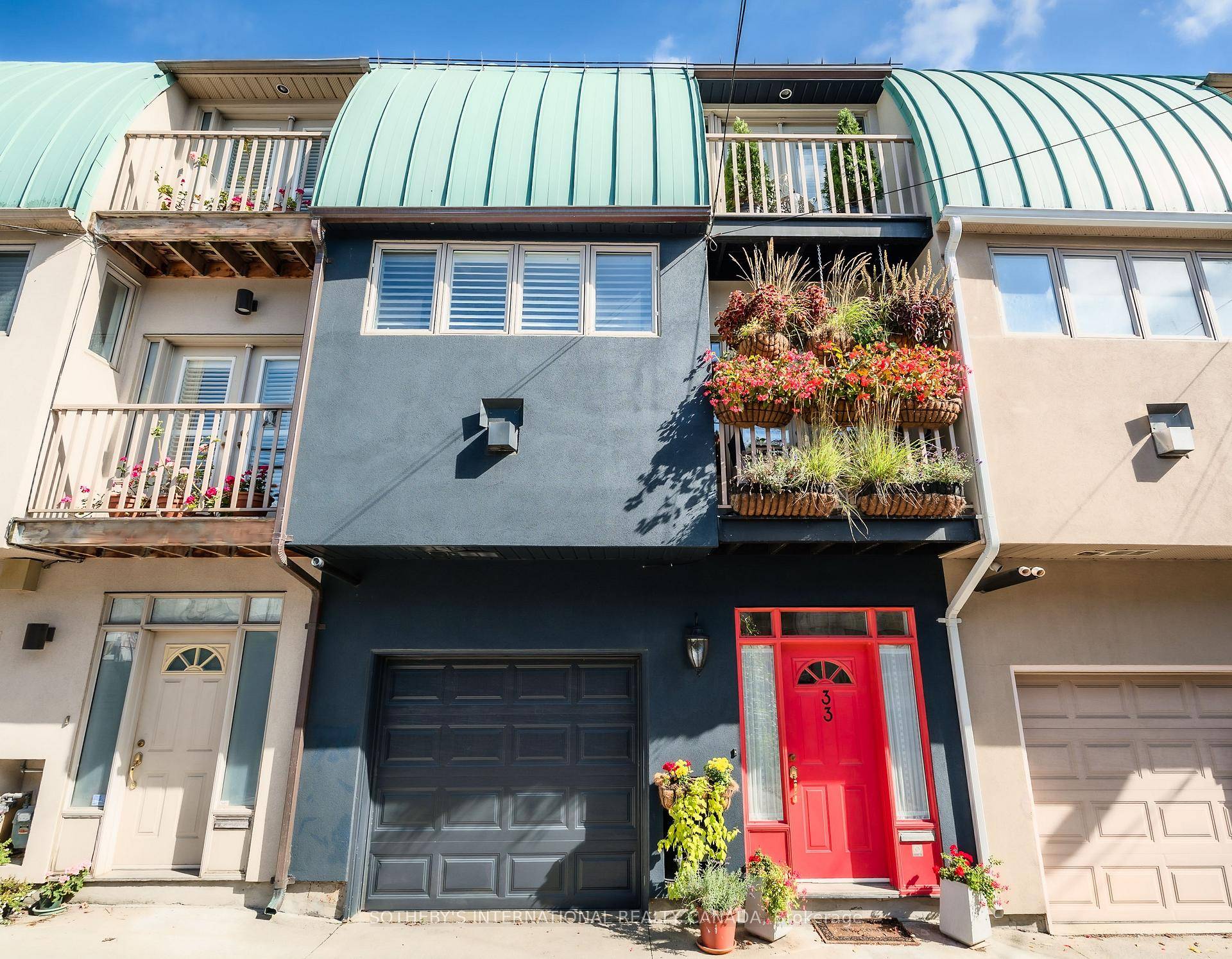 Cabbagetown Townhouse. Urban living at its finest with this stunning 3 story townhouse built in 2001.