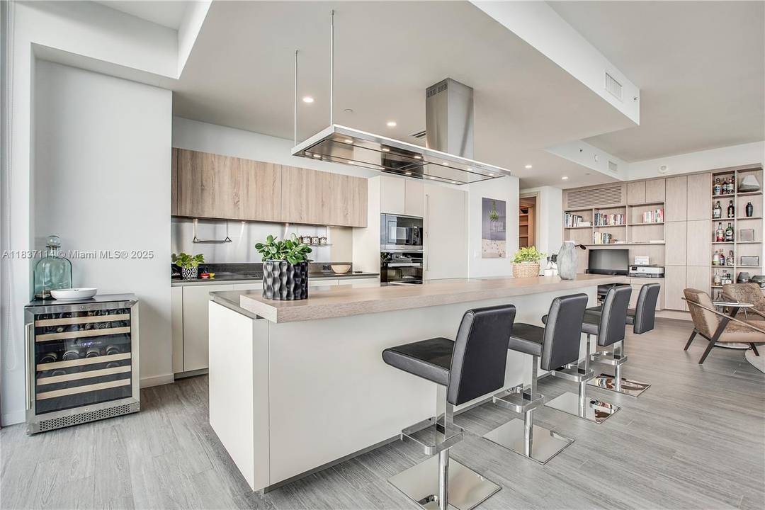 DRAMATIC PRICE REDUCTION TILL DECEMBER ONLY BRICKELL FLATIRON SELLER MOTIVATED MANHATTAN LIFESTYLE 10 MINUTES AWAY FROM CARIBBEAN BEACHES 64story luxury tower in Miami s Brickell district offers 527 residences, including ...