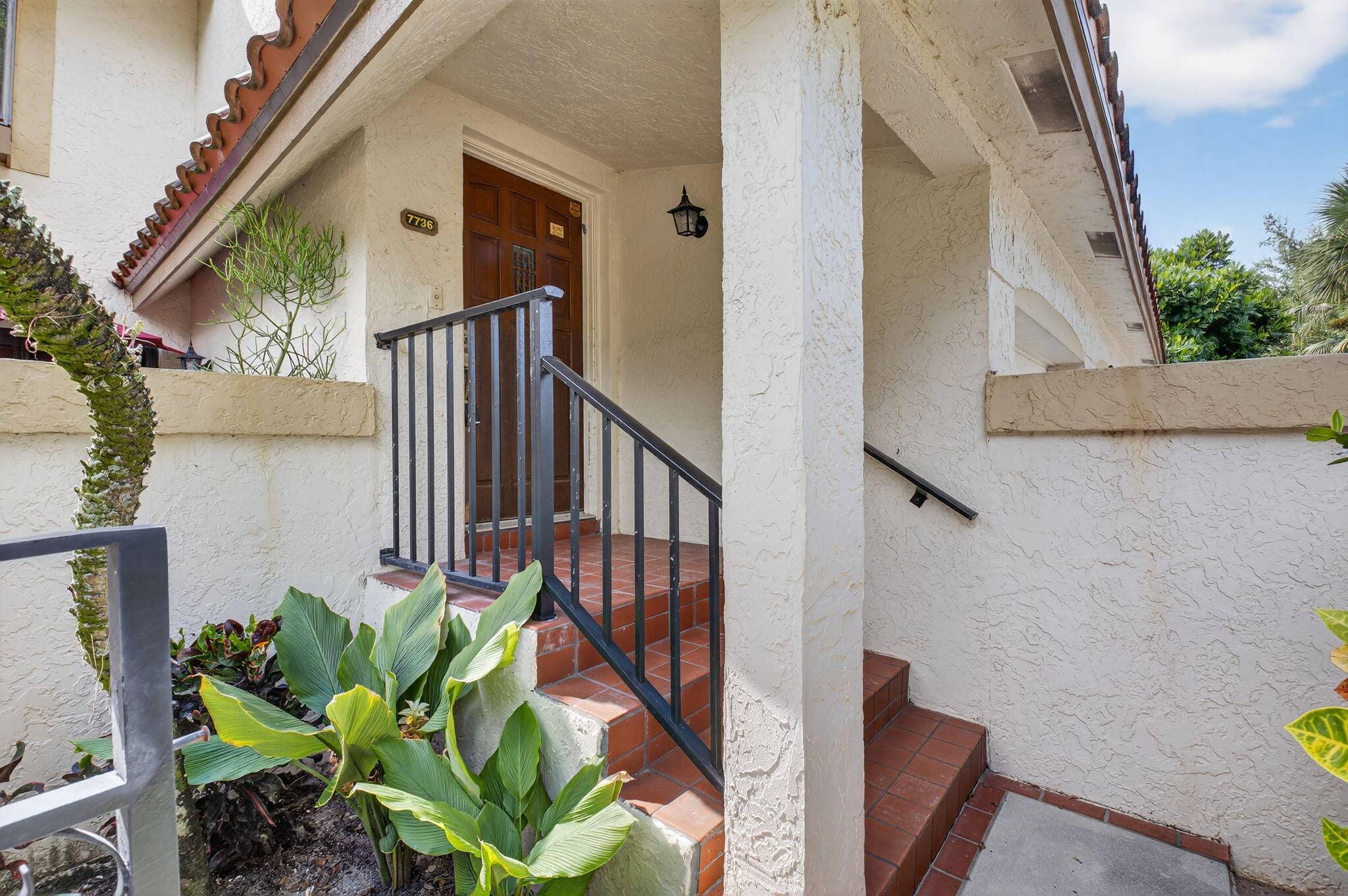 Spacious 3 bedroom, 2 bath condo with 1 car garage in a beautiful La Mirada at Boca Pointe.