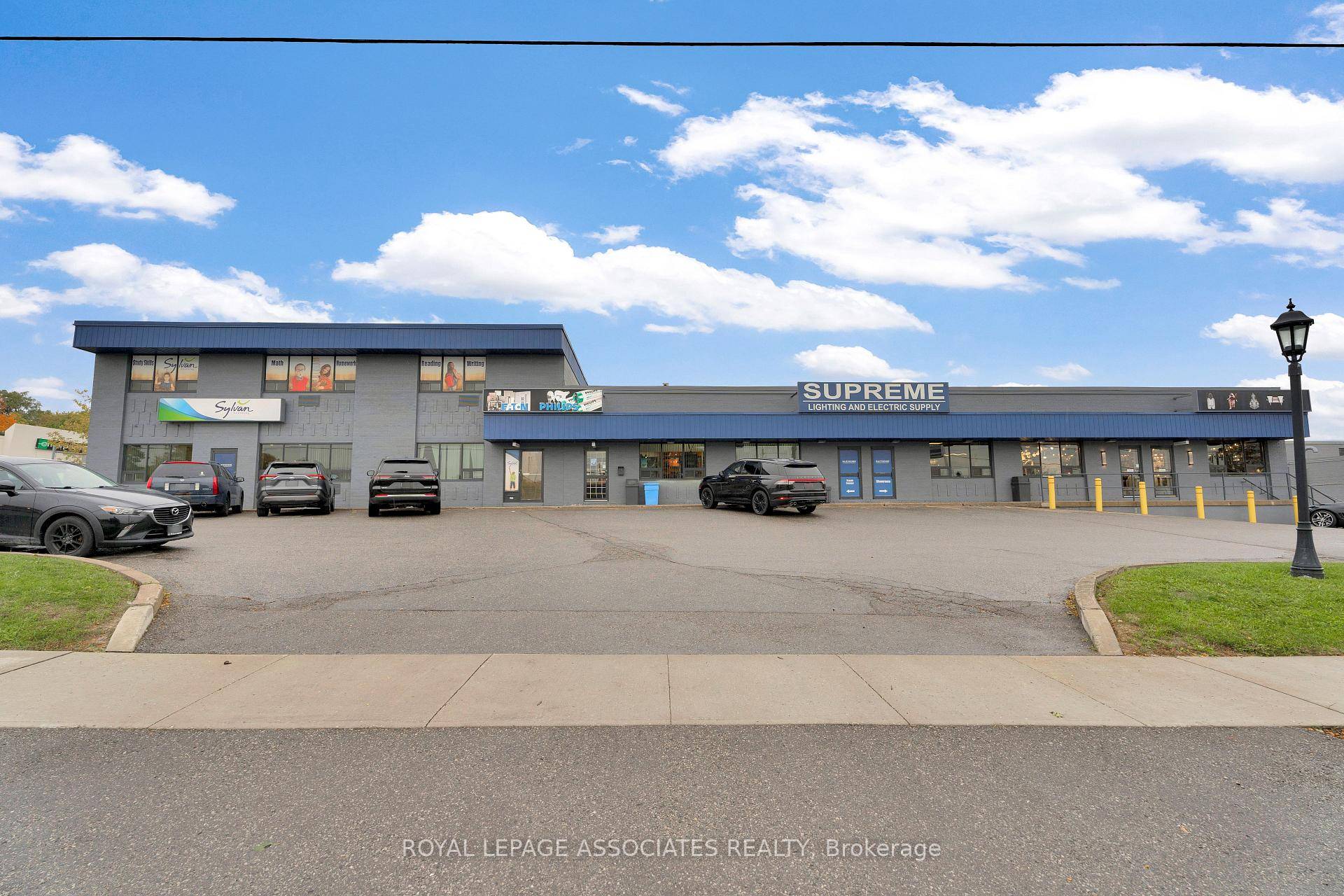 Outstanding Commercial Space for Lease in Markham !
