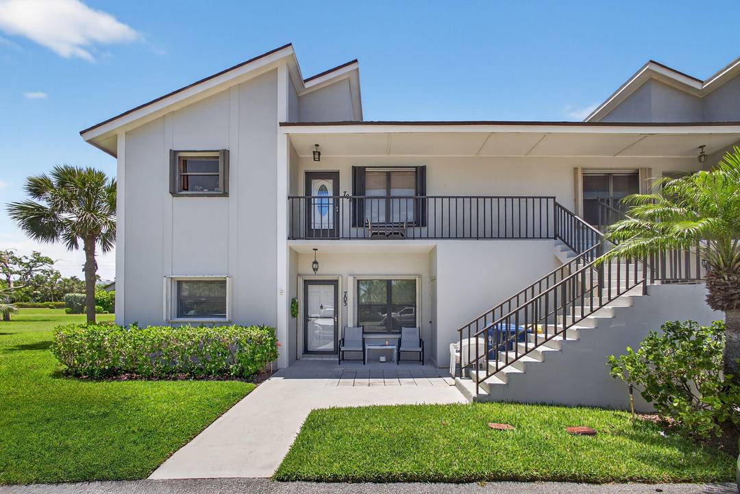 Seasonal Rental Fully Furnished within walking distance to the beach.