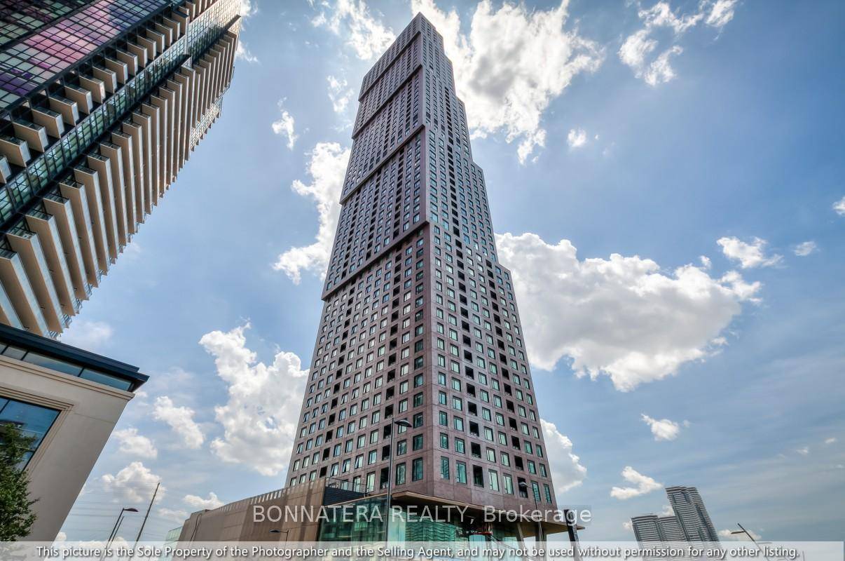 Welcome Vaughan's tallest building and newest landmark, CG Tower !