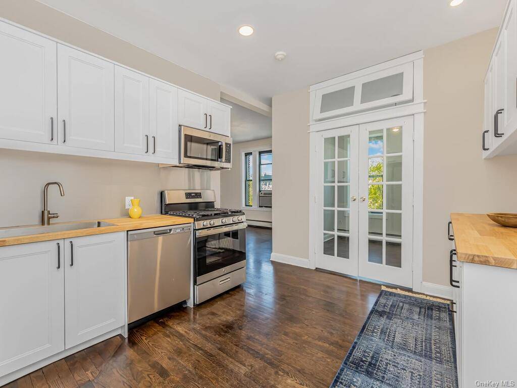 This beautifully renovated apartment in Bay Ridge is a true gem !