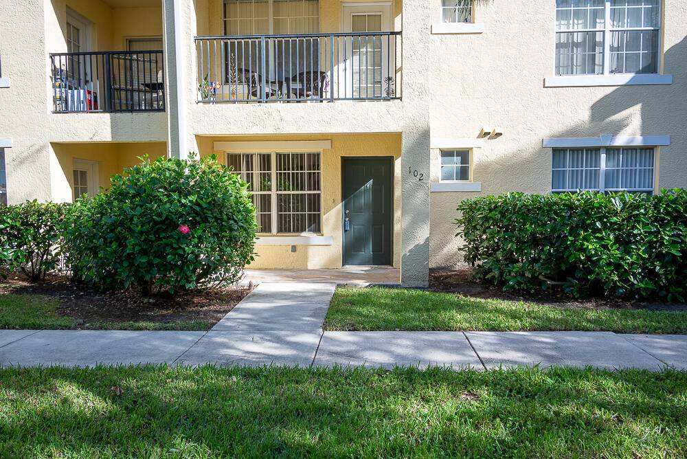 Check out this updated 1st floor condo in the heart of St.