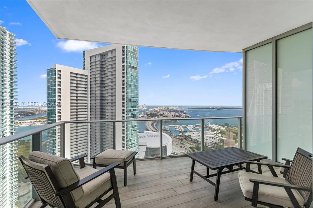 Experience luxury living at its finest in this spectacular residence at Paramount Miami Worldcenter.